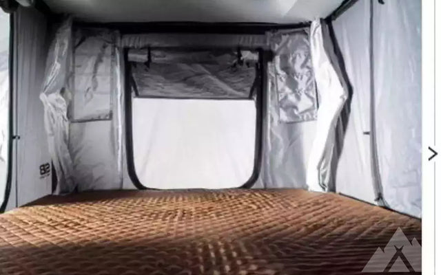Smittybilt overlander hard shell rooftop tent — photo 3