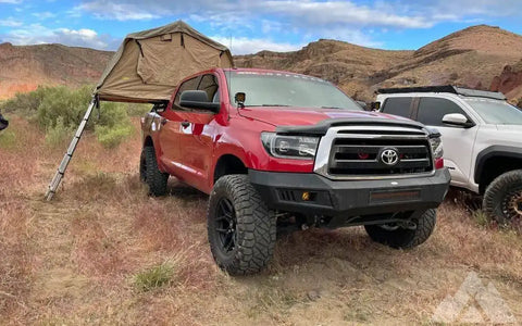 Smittybilt roof top tent/ go rhino rack
