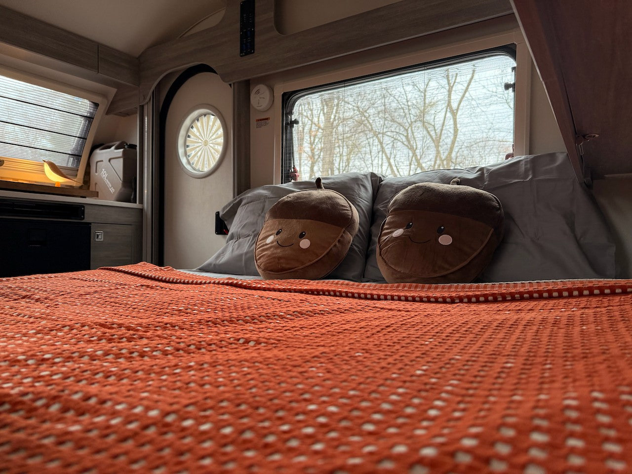Lightweight Retro Style Camper — photo 9