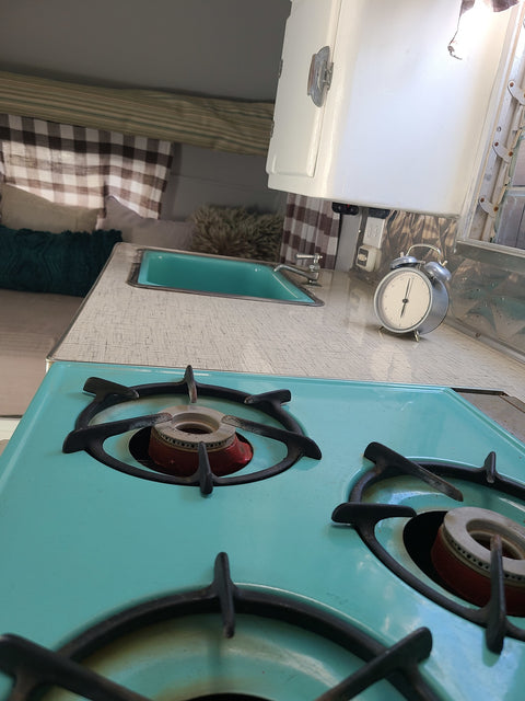 Vintage 1956 Shasta 1500 Canned Ham Travel Trailer — photo 4