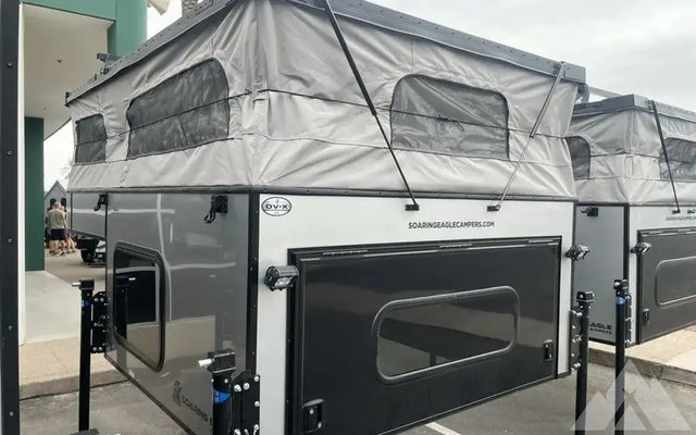 Soaring Eagle 5.5 O-V-X Truck Camper — photo 2