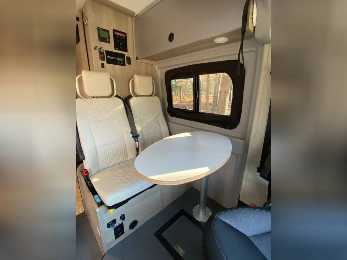  featuring driver's cabin — photo 5