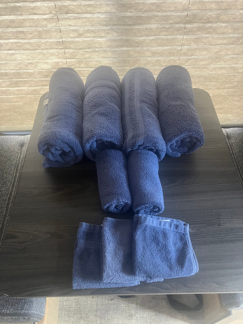 Neatly arranged blue towels, ready for use in your RV rental. Practical comfort in a compact space. — photo 4
