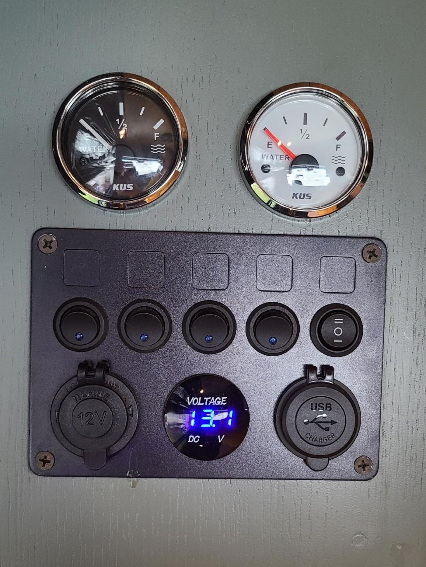  ideal for your RV rental.|Compact RV rental kitchen features a clever pull-out induction cooktop — photo 15