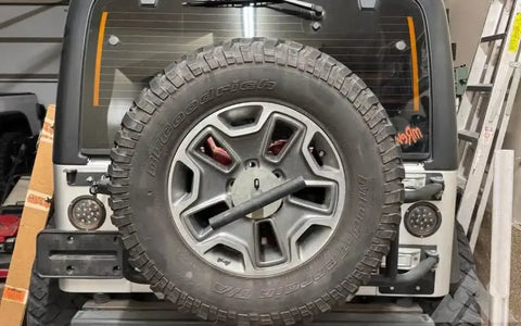 Swing out tire carrier jeep Tj