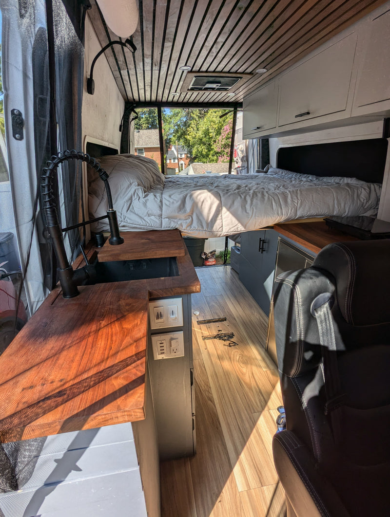 4x4 Sprinter Ultimate Adventure Van! — photo 11