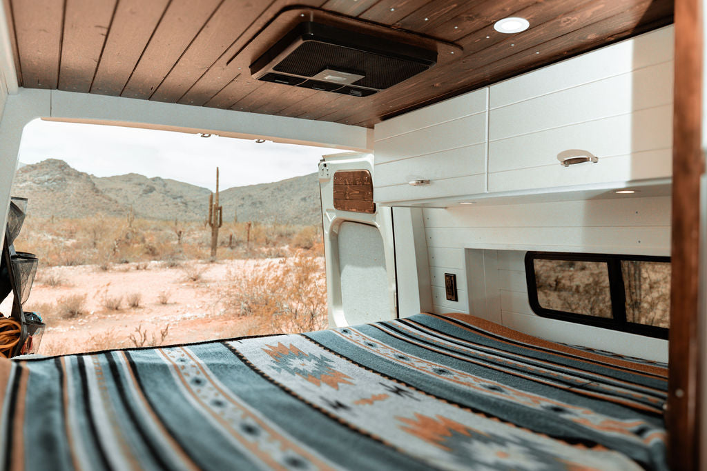24 Mercedes-Benz Sprinter, Seats 4, Indoor shower, Sink, Stove, Microwave — photo 6