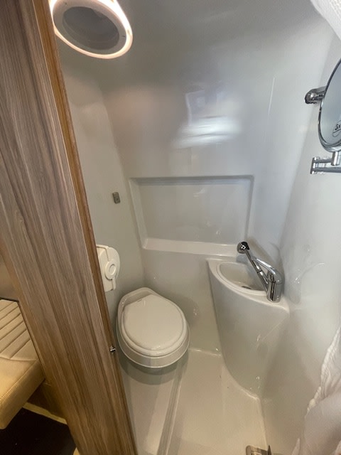 Airstream Mercedes Sprinter- 4x4 luxury camper van, off grid package — photo 10