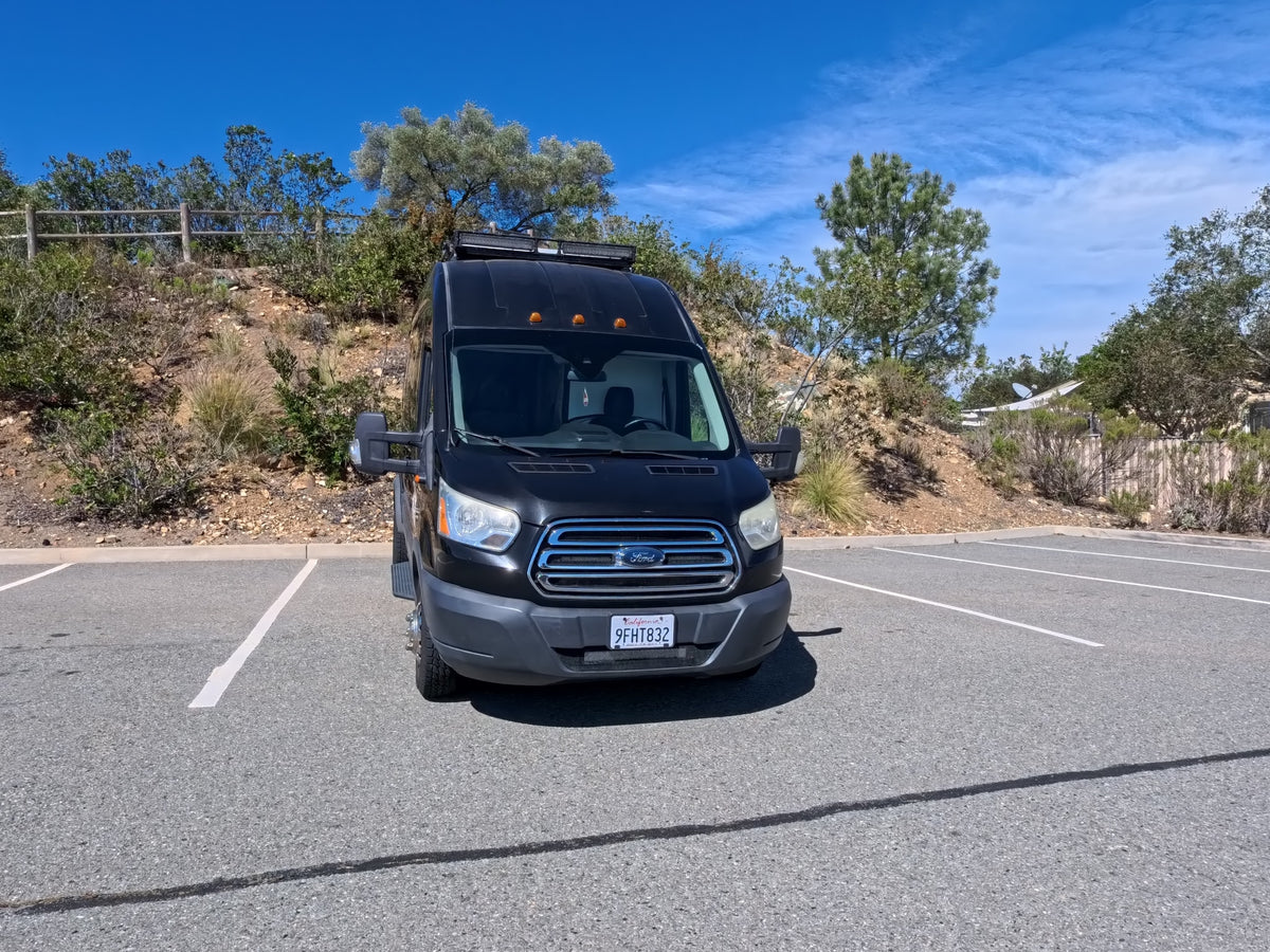  parked outdoors under a blue sky — photo 3