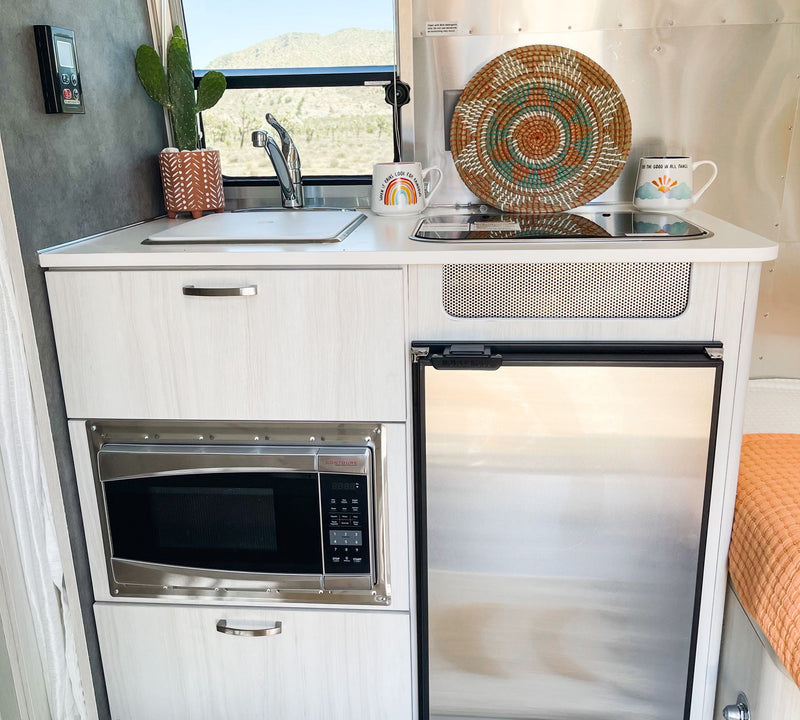  desert view.|Compact and cozy RV rental kitchen with sink — photo 10