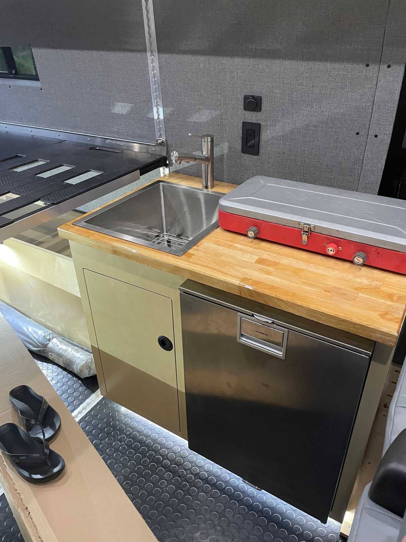  full kitchen with fridge — photo 12