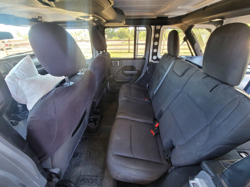 Spacious Jeep interior, perfect for your next RV rental adventure. Features comfy seating and a view of nature. — photo 12
