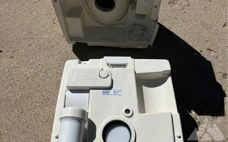 Thetford Marine toilet for camping Porta Potti ele — used showers & toilets for sale (photo 2) — photo 2