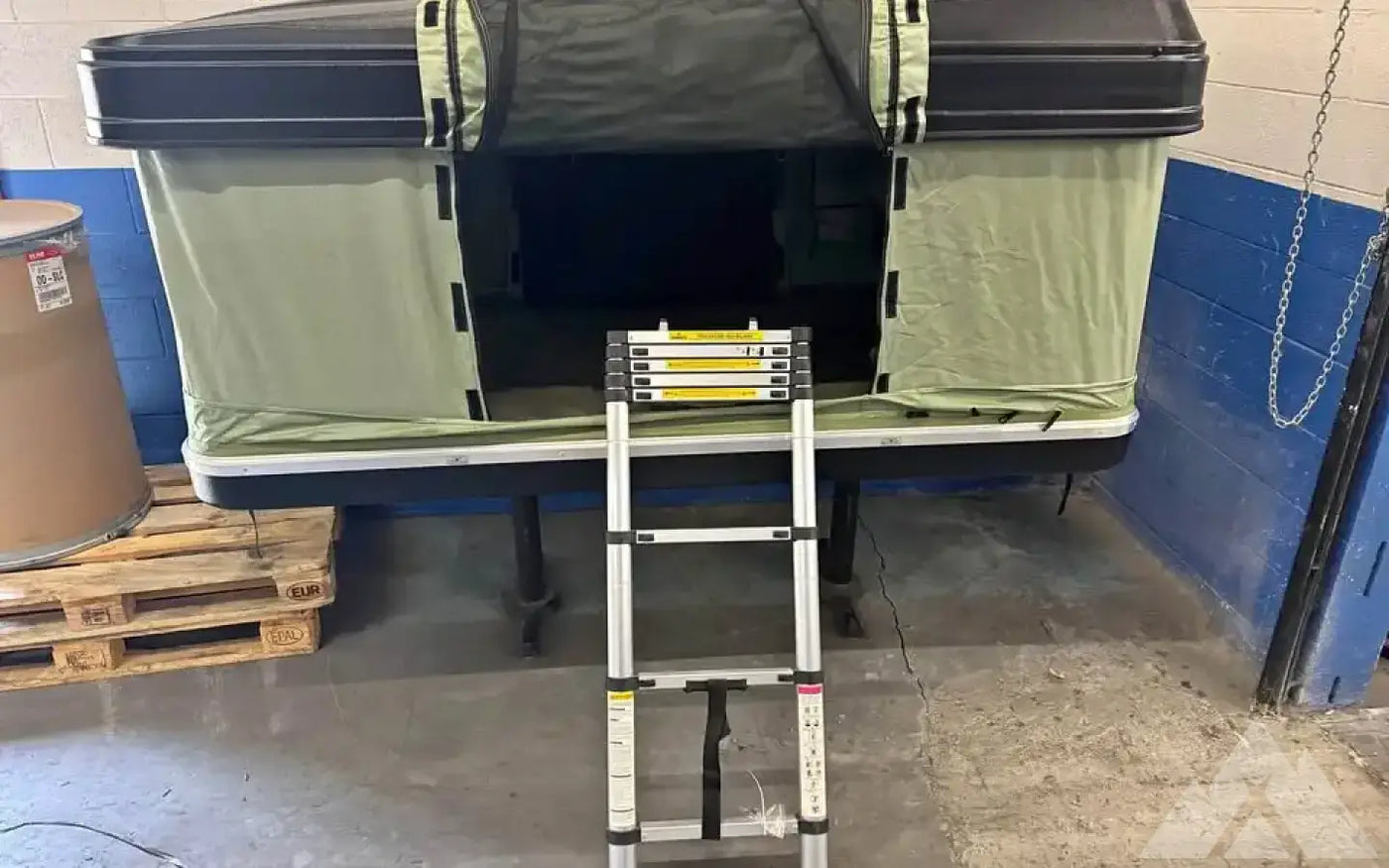 Thule Basin Roof top tent! BRAND NEW IN BOX! — new rooftop tents for sale (photo 2) — photo 2
