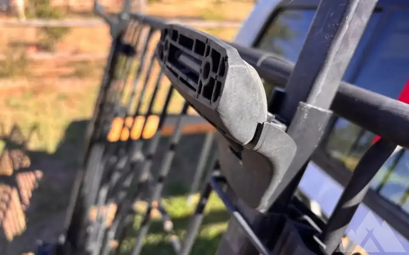 Thule rack and Rola roof top cargo basket — used racks for sale (photo 3)