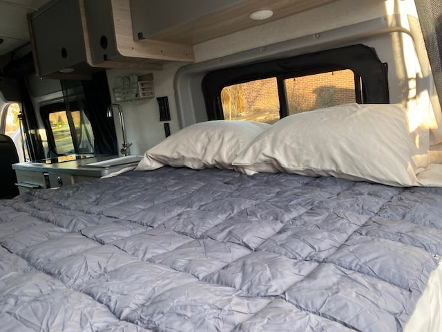 Family Adventure Van I Seats 4 I Sleeps 4 I Heated I 2021 Winnebago Solis — photo 13