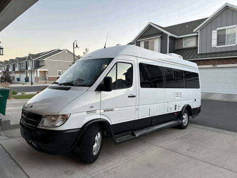 Perfect for 2 - 22 MPG Diesel - Kitchen, Bed, Bathroom - Sprinter RV Van — photo 3