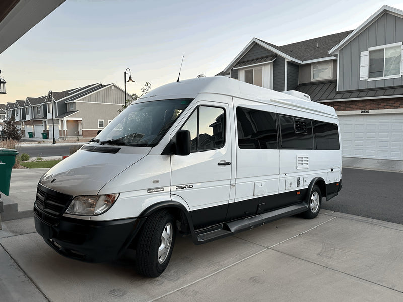 Perfect for 2 - 22 MPG Diesel - Kitchen, Bed, Bathroom - Sprinter RV Van — photo 3