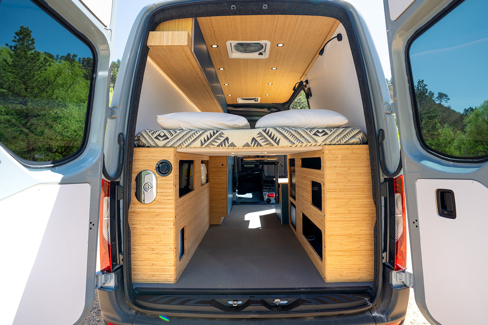 New 2025 Geotrek Mercedes AWD 144 Bear Peak