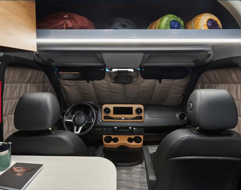 2025 AWD Winnebago Revel 44E "George" Unlimited Miles Montana + Starlink — photo 7