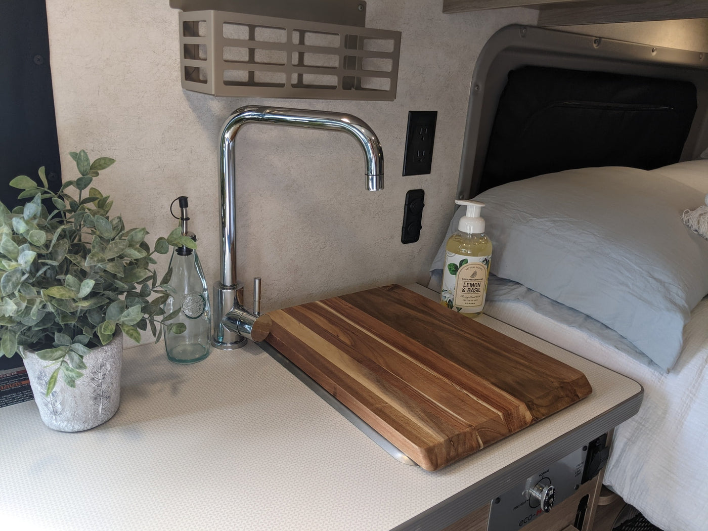  featuring a compact kitchen — photo 5