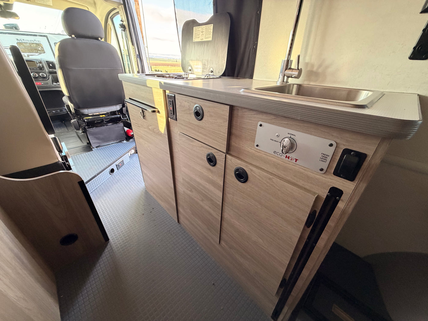 2021 Winnebago Solis 59P — photo 10