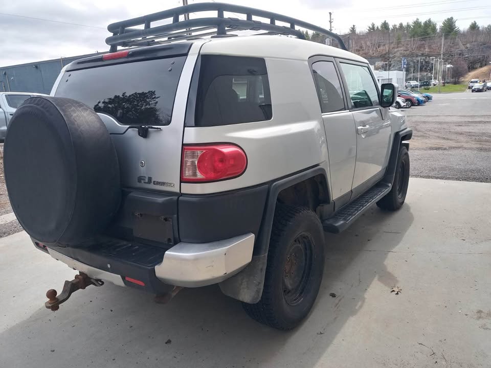 2007 Toyota FJ Cruiser in Brampton, Ontario (photo 3)