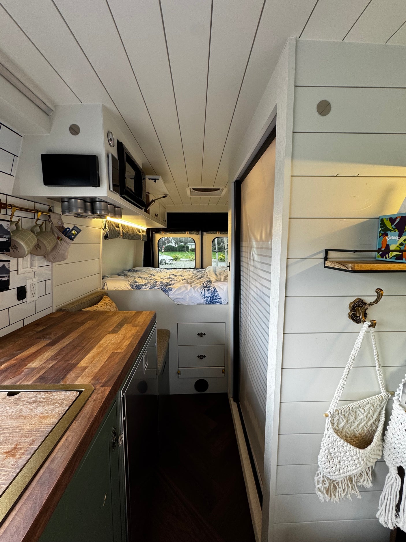 WanderNest — Seats 3, Luxury, Fully loaded. Ready for adventure