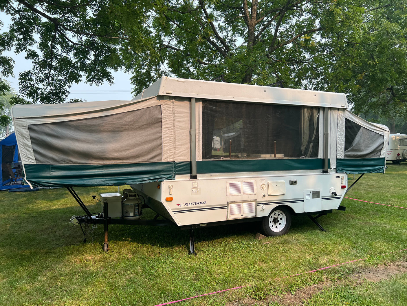 Eaa rental Ready to go pop-up camper