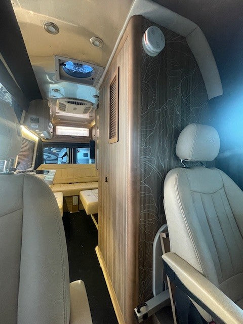 Airstream Mercedes Sprinter- 4x4 luxury camper van, off grid package — photo 12
