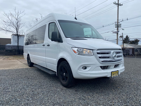 (Olaf) Luxury Jet Style 10 Passenger Van--TV, WiFi, PS5 included — photo 2