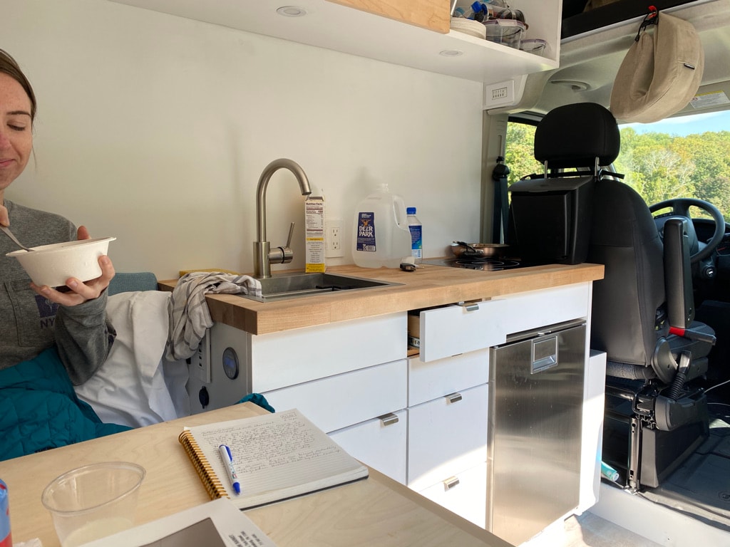  kitchenette with sink — photo 19