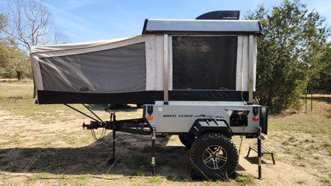 Adventure-Ready 2006 Fleetwood Neon Popup Camper — photo 2