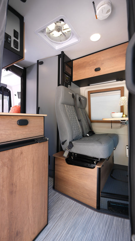 2026 AWD Winnebago Revel 44e "Glaicer" Unlimited Miles-Starlink
