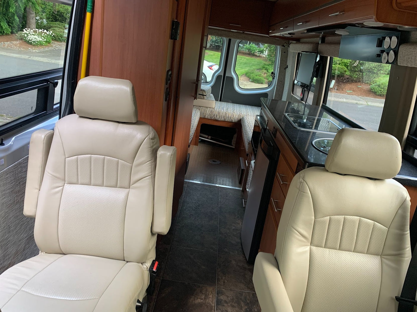 24ft Sprinter with internet, solar and large battery pack to last 5 days
