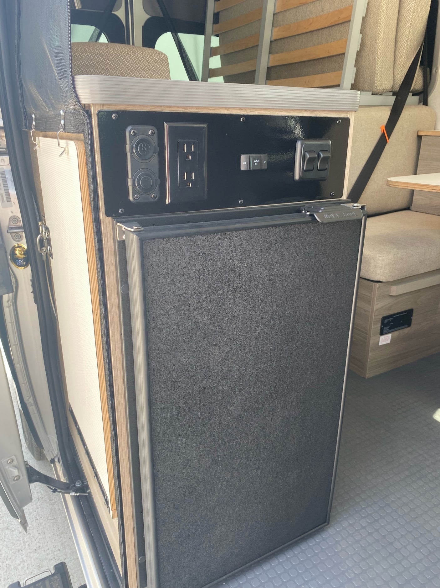 2023 Winnebago pocket Solis