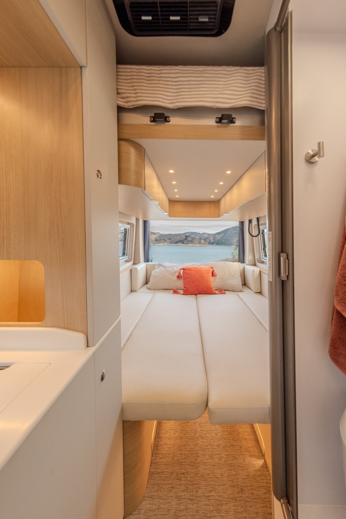Noovo Plus – Adventure-Ready 4-Seater Camper Van