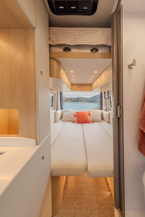 Noovo Plus – Adventure-Ready 4-Seater Camper Van overland rental