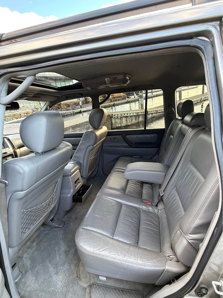 2003 Toyota Landcruiser in Seattle, WA (photo 9) — photo 9