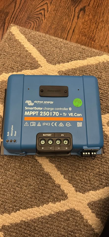 Victron Energy SmartSolar MPPT 250|70 Solar Charge Controller in Woodinville, WA (photo 2) — photo 2