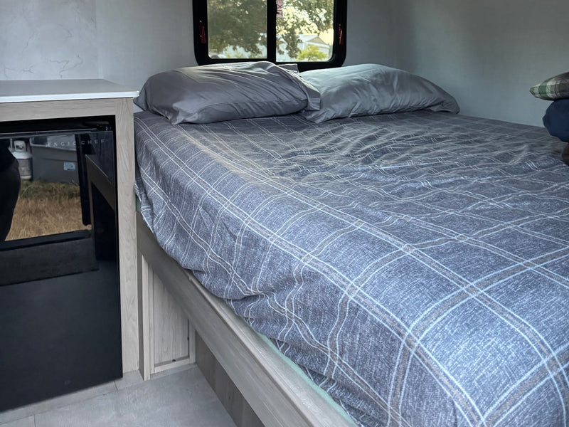  featuring a robust 6-sided aluminum frame.|Compact Rockwood Geo Pro travel trailer — photo 3