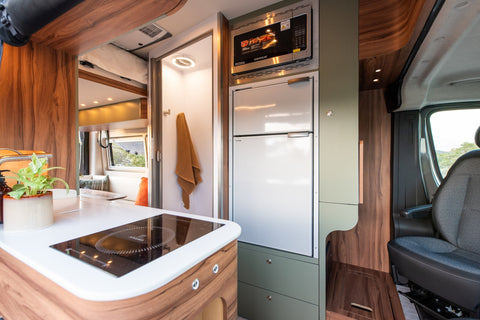 "Patience" | 2025 Noovo Plus - Heat/AC, Shower, Sleeps 4 overland rental