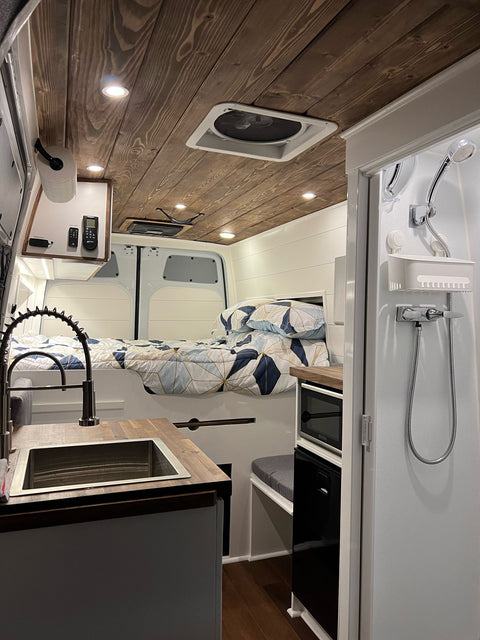 2022 Mercedes-Benz Sprinter RV Fully Equipped Van AirBnb — photo 2