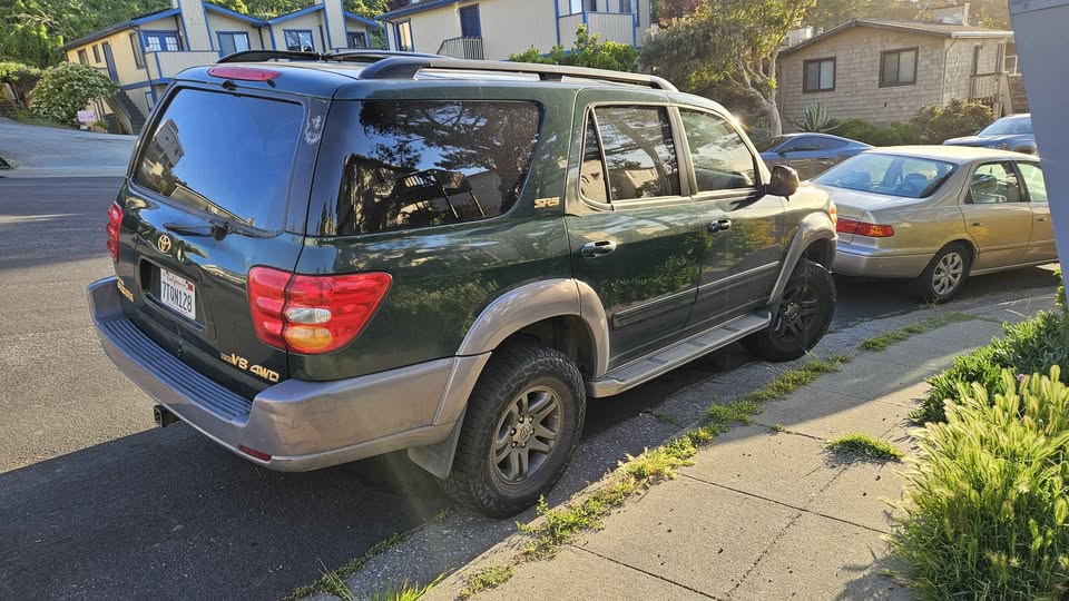 2001 Toyota Sequoia · SR5 Sport Utility 4D in Pacifica, CA (photo 4) — photo 4