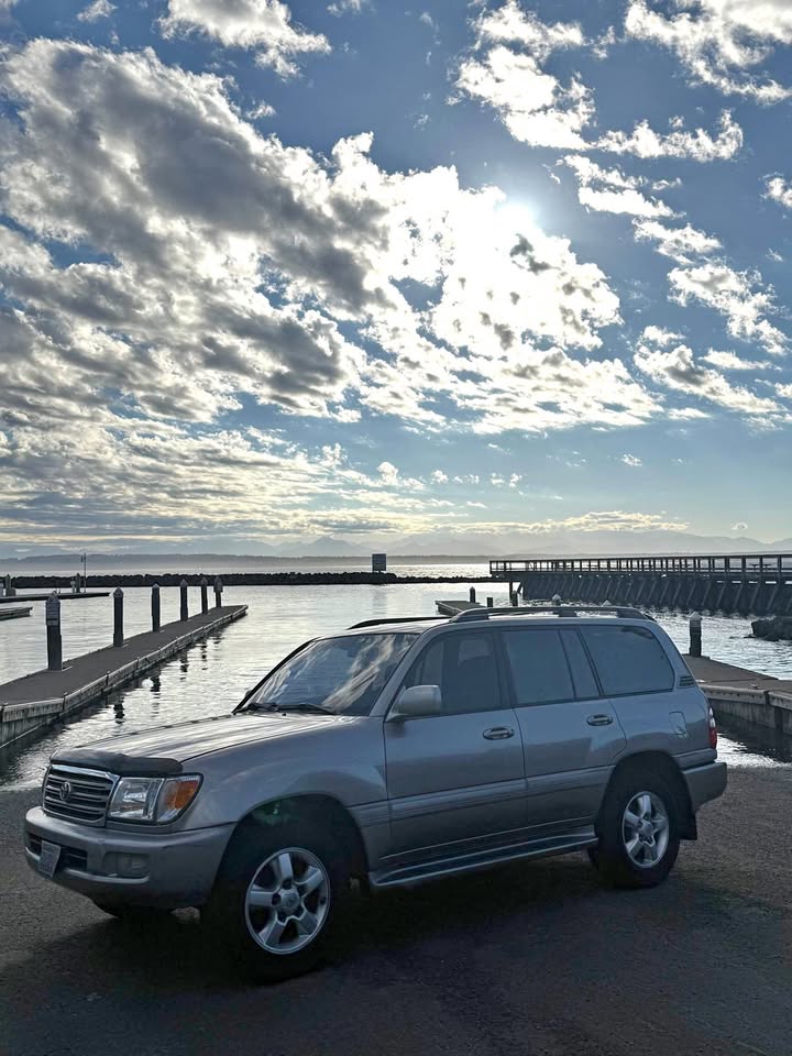 2003 Toyota Landcruiser in Seattle, WA (photo 1)
