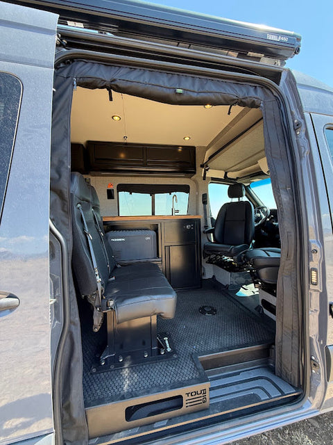 Mira: The all-season, family-friendly 4x4 Tourig Sprinter Van! — photo 5