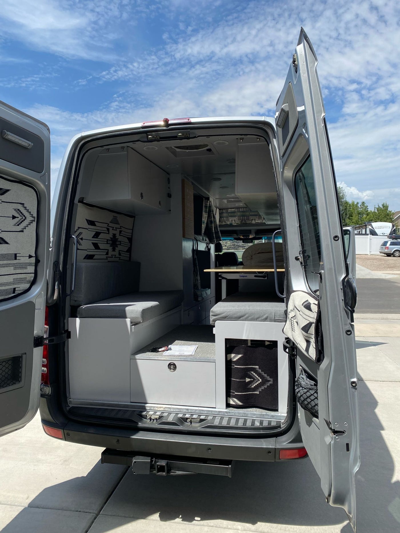  ideal for an RV rental. Features a wooden dinette table — photo 6