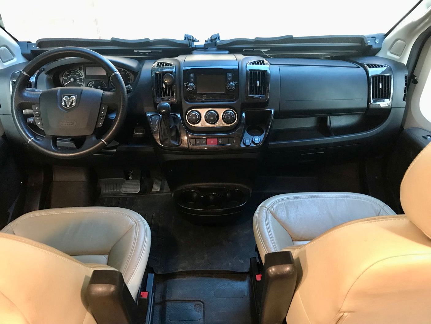 2020 Winnebago Travato 59GL (lithium, unlimited AC, pet friendly,sleeps 4)