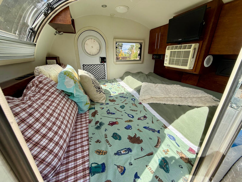 Cozy rv rental interior: comfy bed with nature-themed bedding, AC, TV, ready for your next adventure. — photo 2