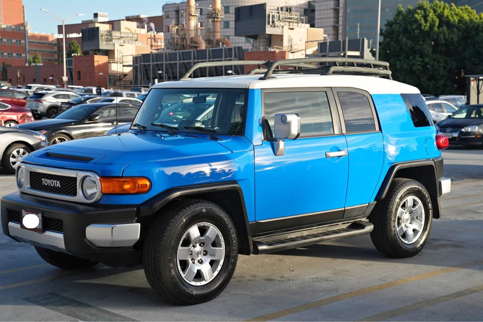 2007 Toyota FJ Cruiser · Sport Utility 2D in Los Angeles, CA (photo 1)